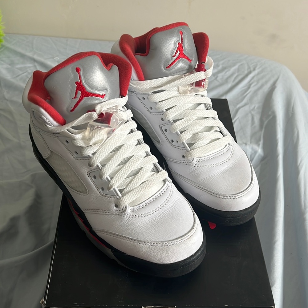 Fire red jordan 5’s size 4.5 only worn once  -comes with the box